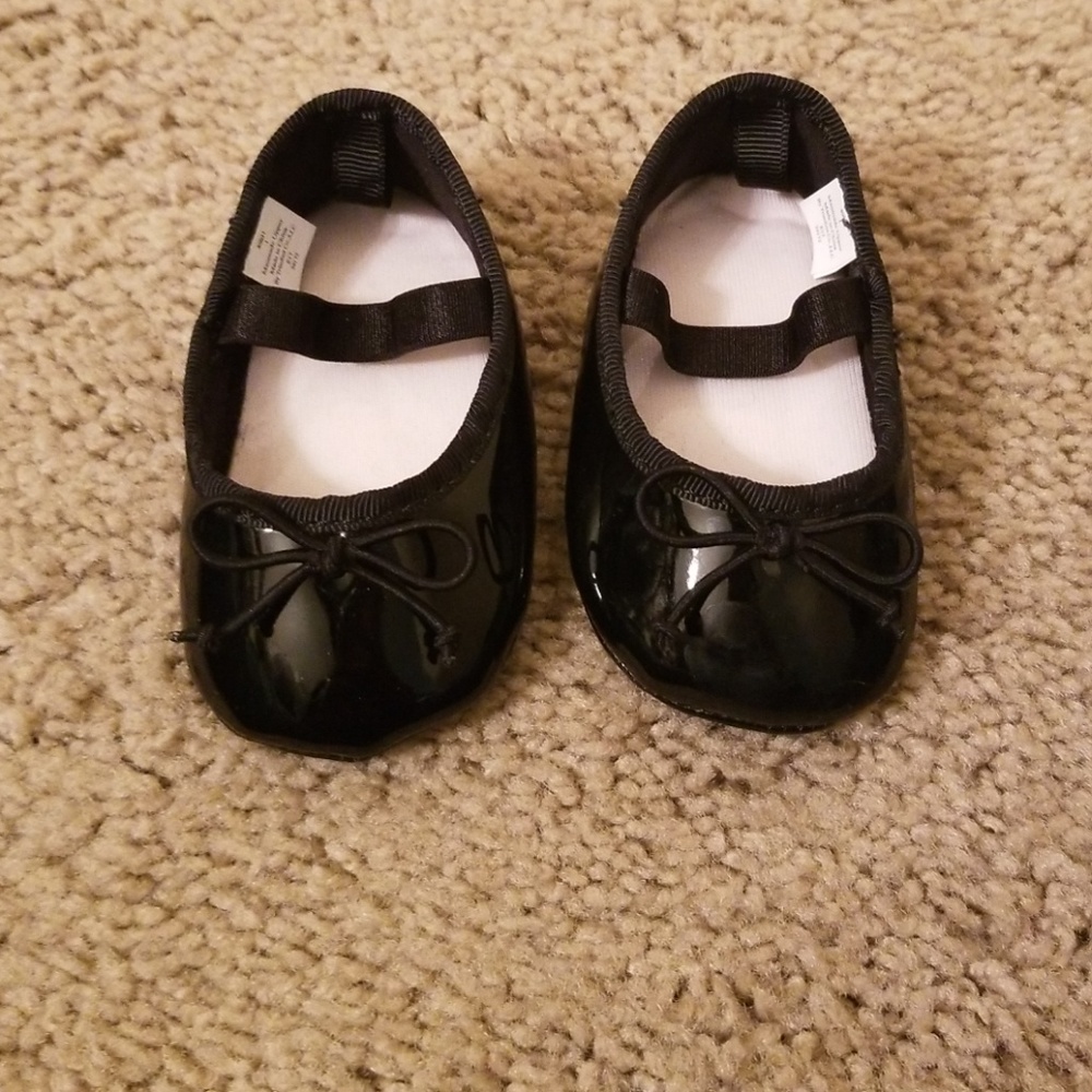 Black ballet flats